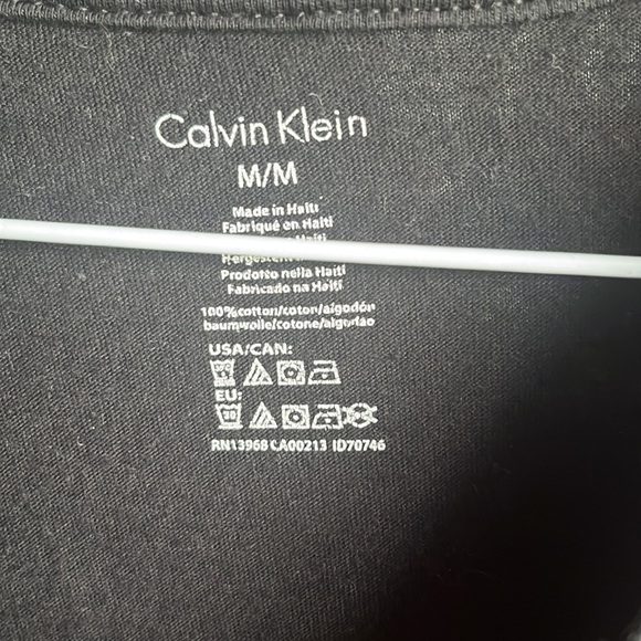 Calvin Klein Plain Black T Shirt - Picture 2 of 2
